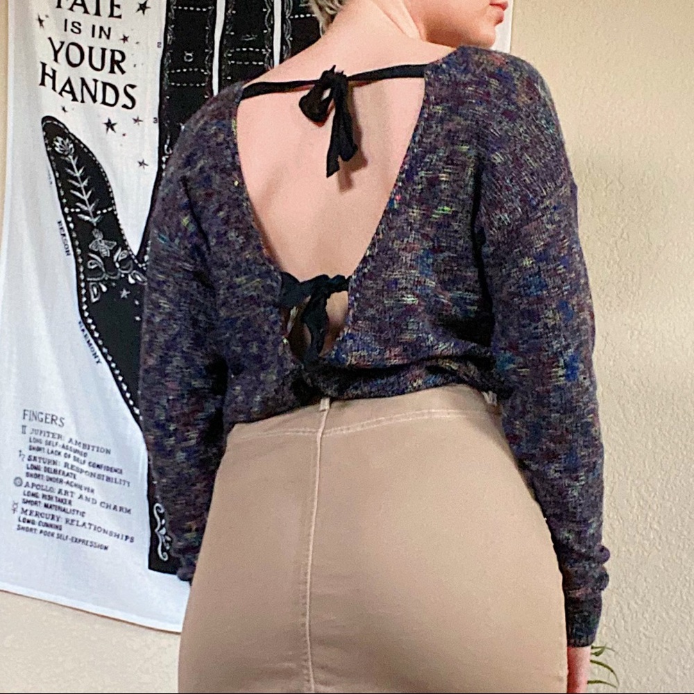 Multicolor open back sweater